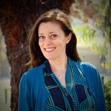 Profile picture of Elissa Caruth in front of a tree