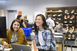 female students in an anatomy class at ventura college